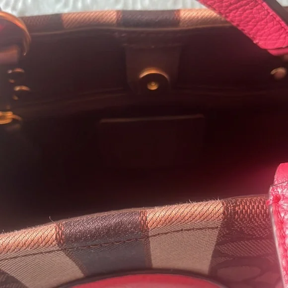 Gorgeous, only carried once Coach! Nice dark pink accent that adds pop of color! - Picture 4 of 4